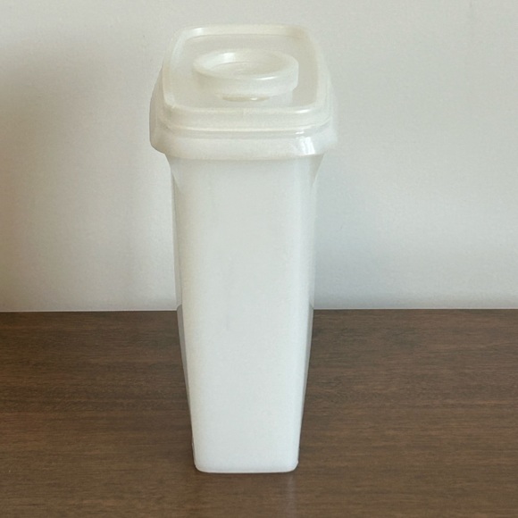 TUPPERWARE JUNIOR STORE N POUR CEREAL CONTAINER KEEPER #499 FLIP TOP SEAL #509 - Picture 2 of 13